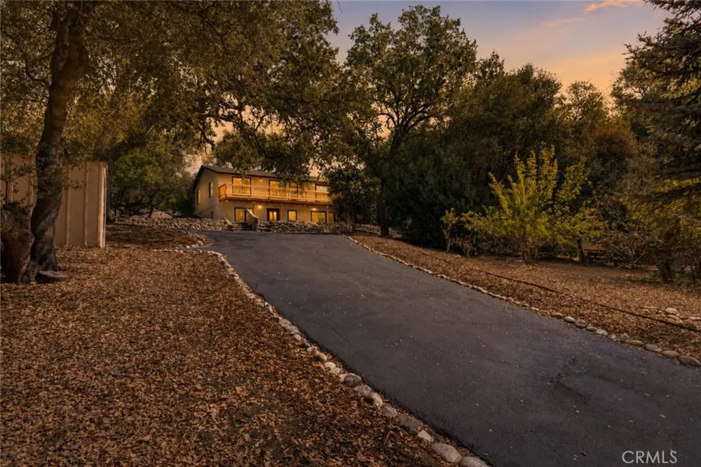 40403 Road 425a Oakhurst, CA 93644