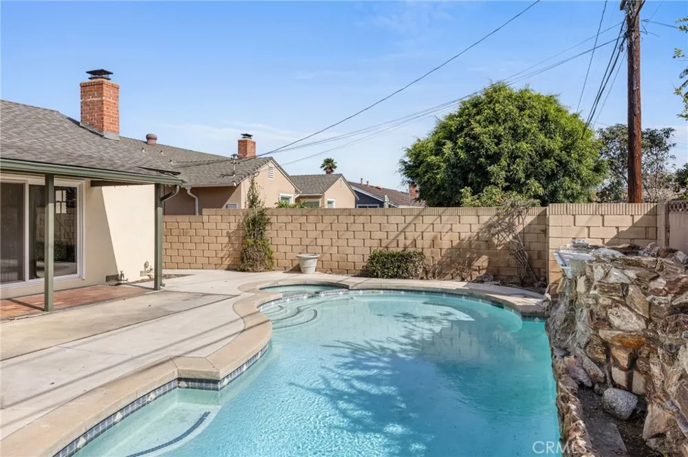 2074 S Gail Lane Anaheim, CA 92802