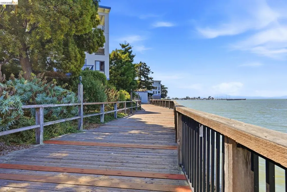 3 Commodore #158 Emeryville, CA 94608