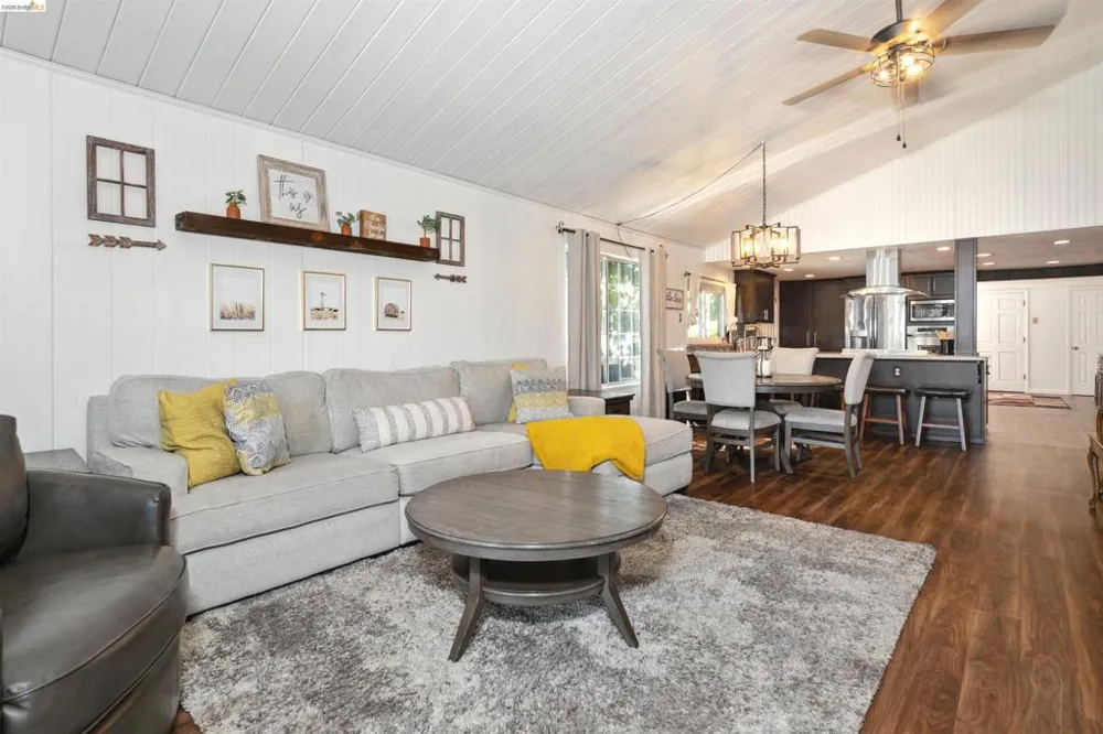 105 W Bolton Rd Oakley, CA 94561