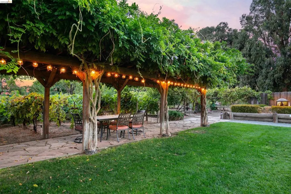 105 W Bolton Rd Oakley, CA 94561