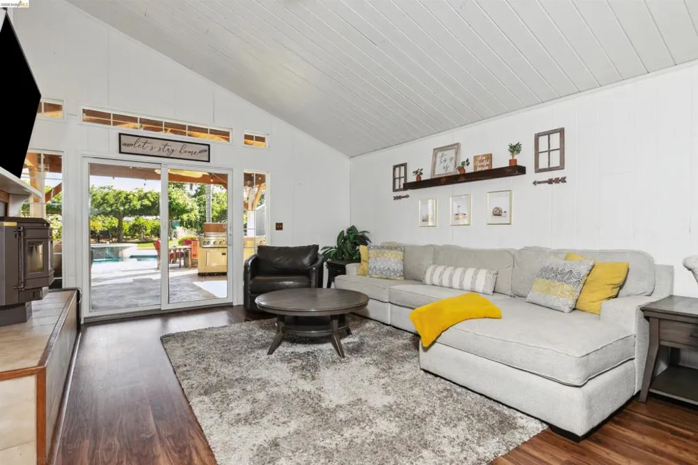 105 W Bolton Rd Oakley, CA 94561