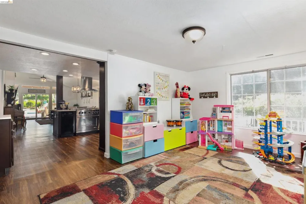 105 W Bolton Rd Oakley, CA 94561