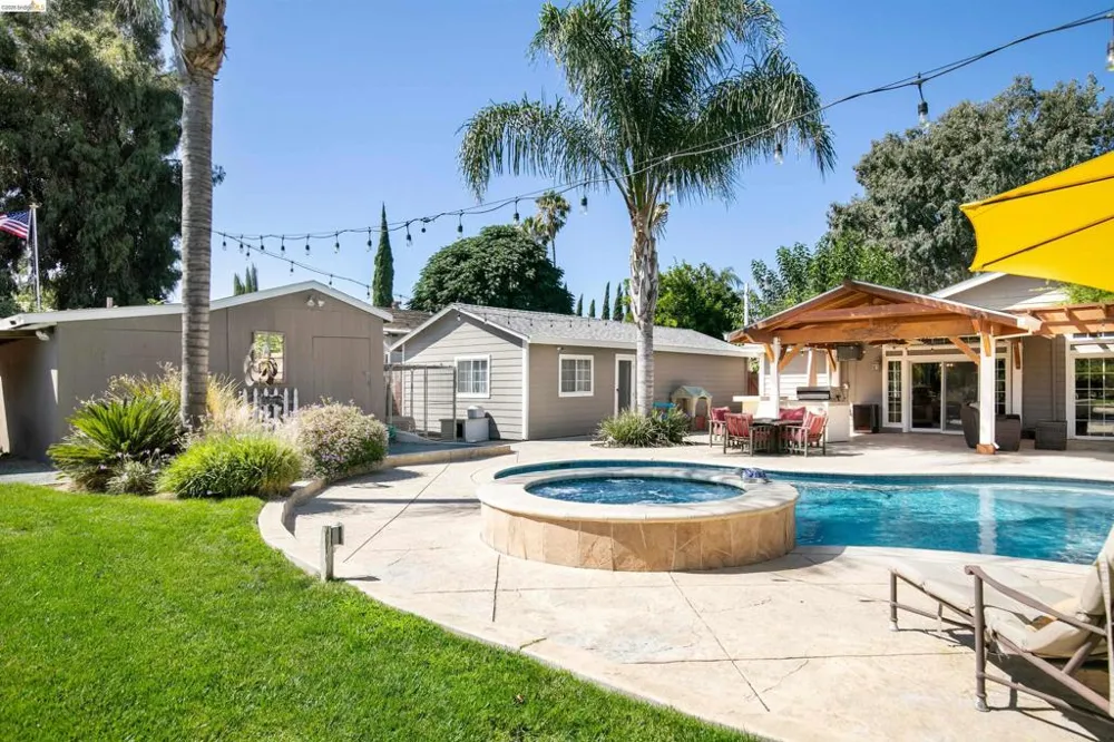 105 W Bolton Rd Oakley, CA 94561
