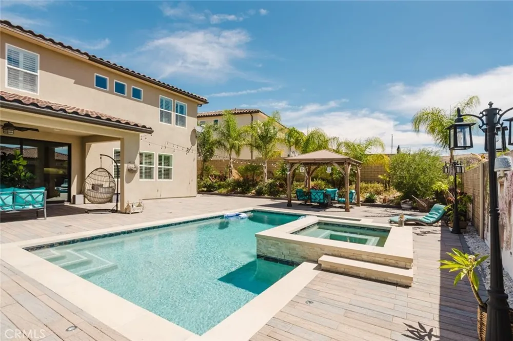 18930 Carranza Lane Saugus, CA 91350