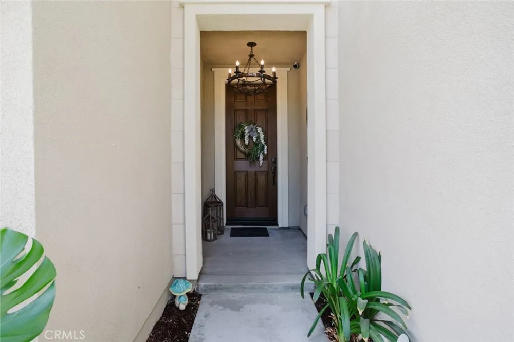 18930 Carranza Lane Saugus, CA 91350