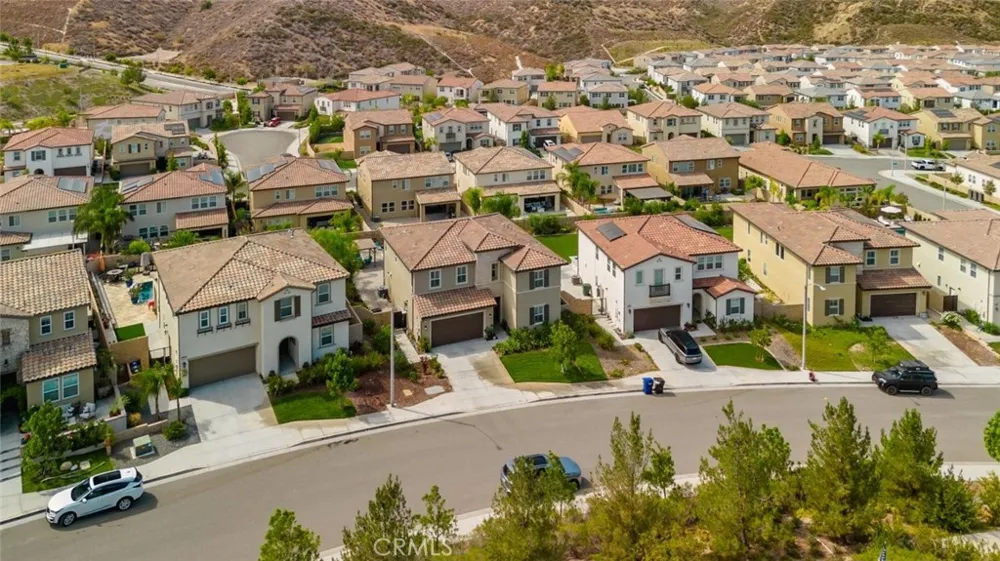 18930 Carranza Lane Saugus, CA 91350