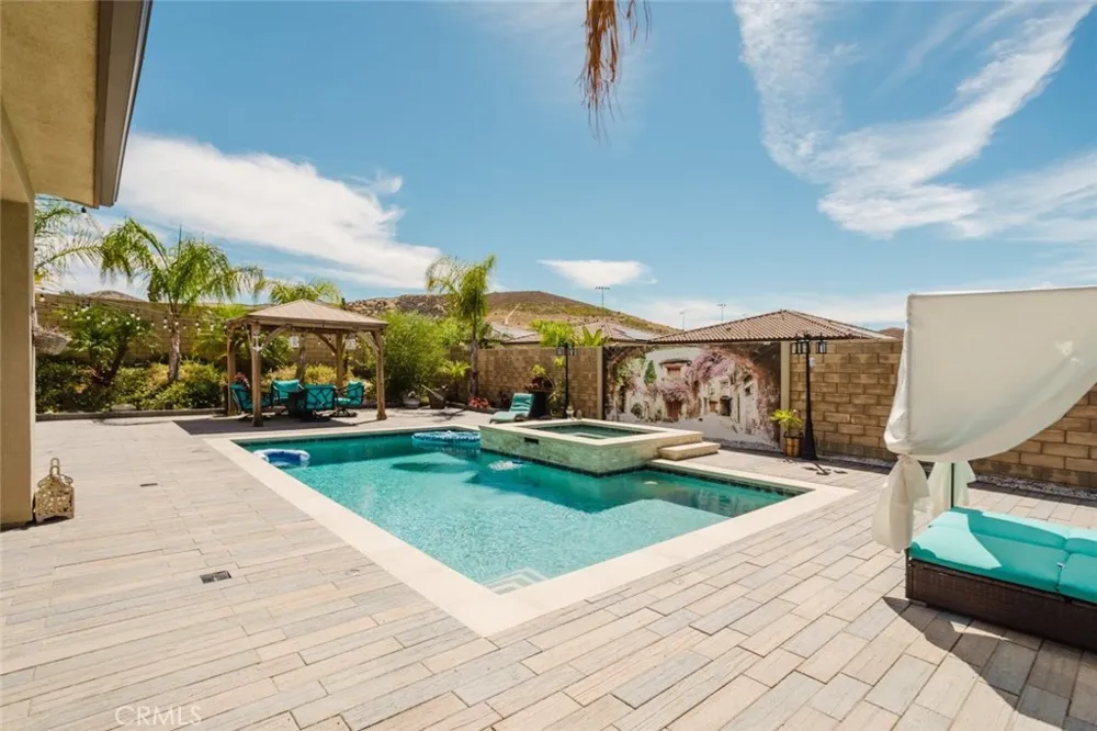 18930 Carranza Lane Saugus, CA 91350