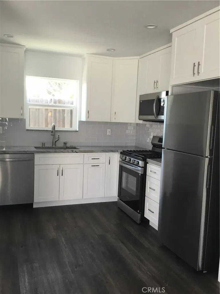 17214 Donmetz Granada Hills, CA 91344