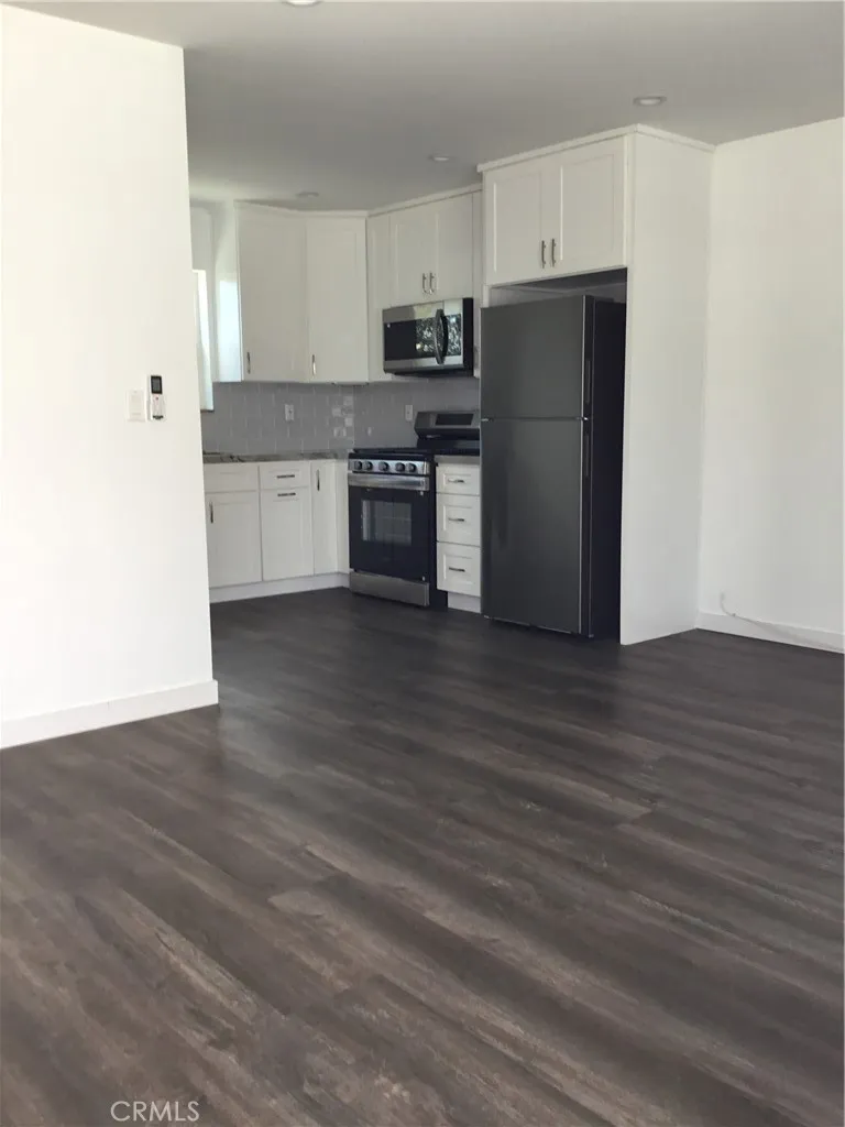 17214 Donmetz Granada Hills, CA 91344