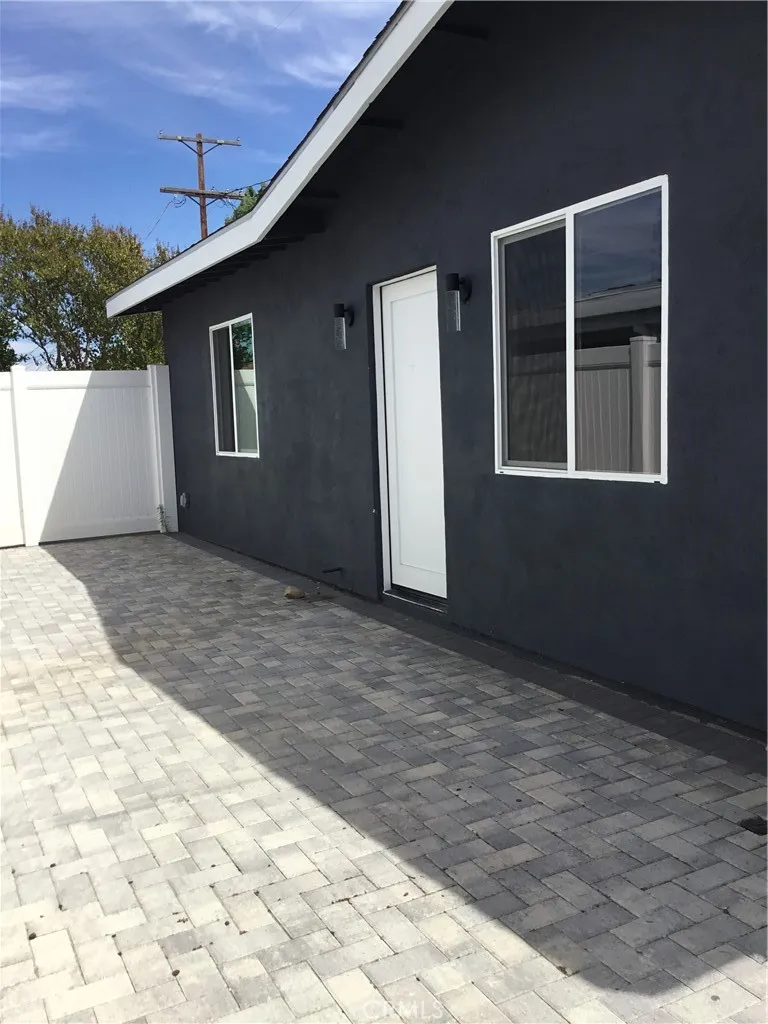 17214 Donmetz Granada Hills, CA 91344