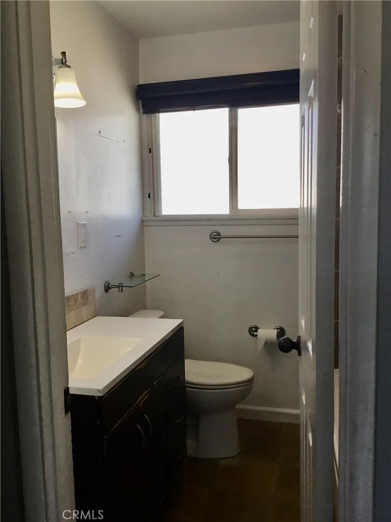 17214 Donmetz Granada Hills, CA 91344