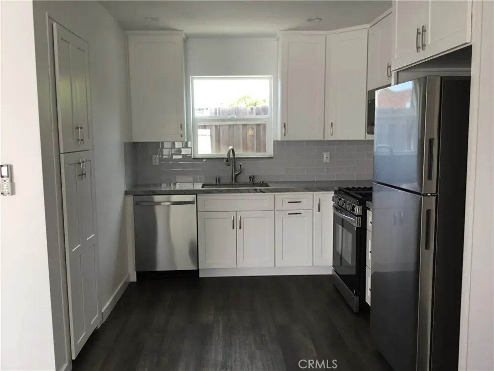 17214 Donmetz Granada Hills, CA 91344