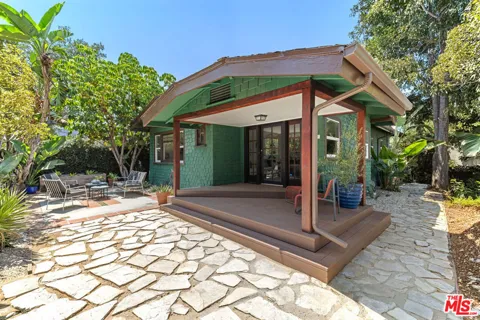 1149 Manzanita Street