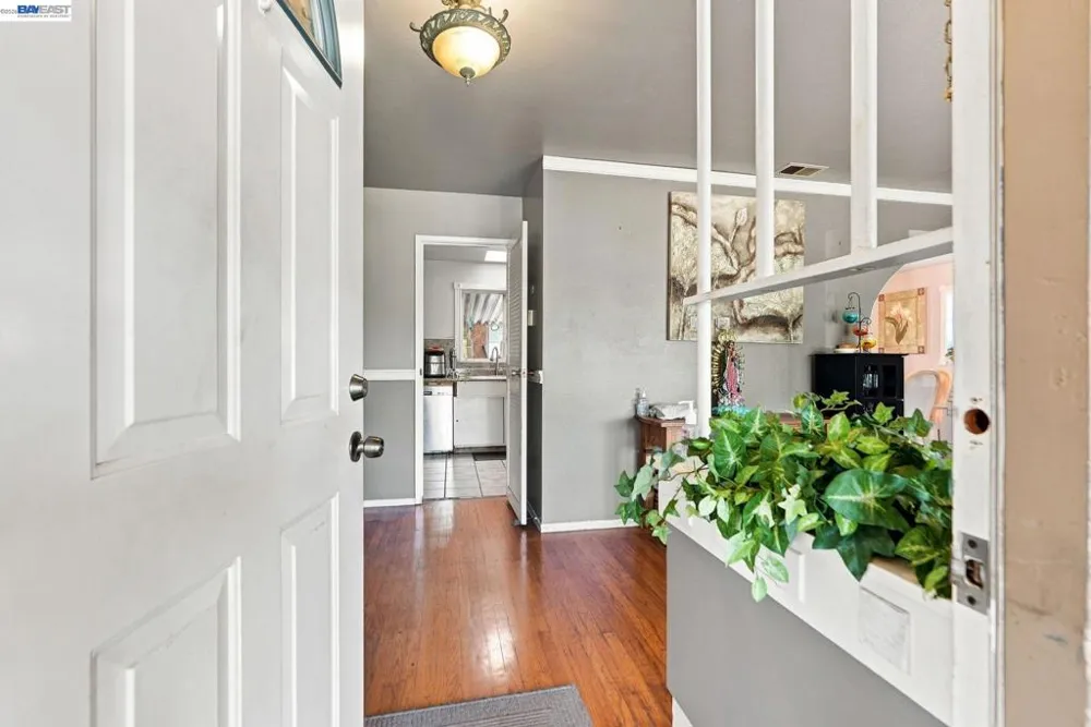 1451 Linfield Ln Hayward, CA 94545
