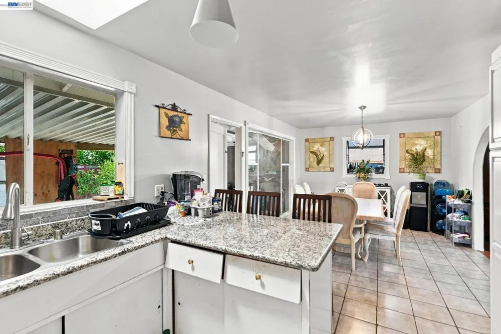 1451 Linfield Ln Hayward, CA 94545