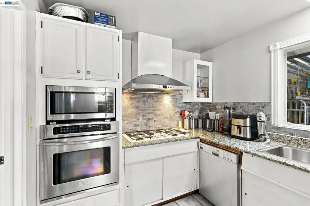 1451 Linfield Ln Hayward, CA 94545
