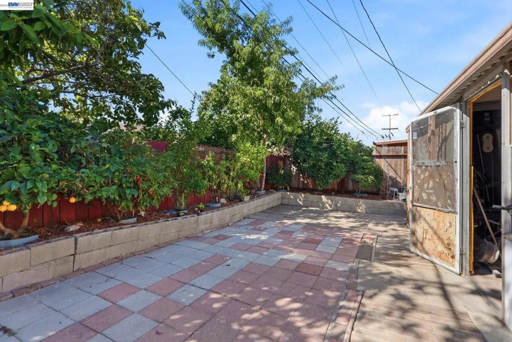 1451 Linfield Ln Hayward, CA 94545