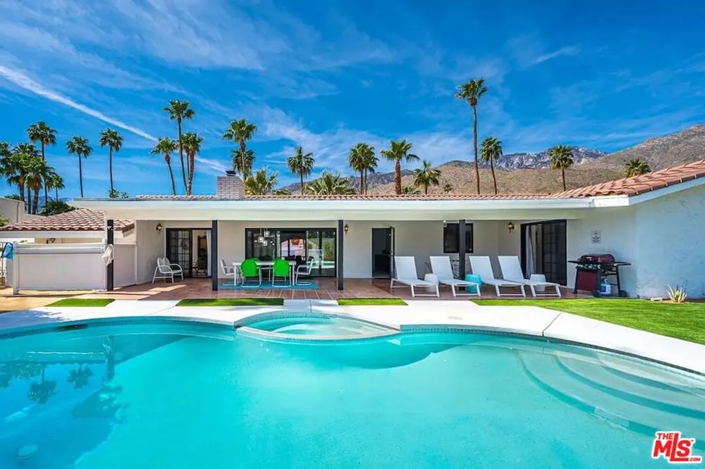 1970 S Joshua Tree Place Palm Springs, CA 92264