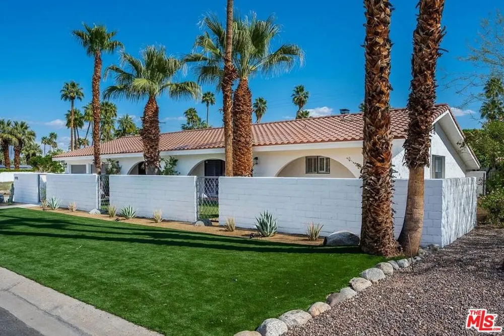 1970 S Joshua Tree Place Palm Springs, CA 92264