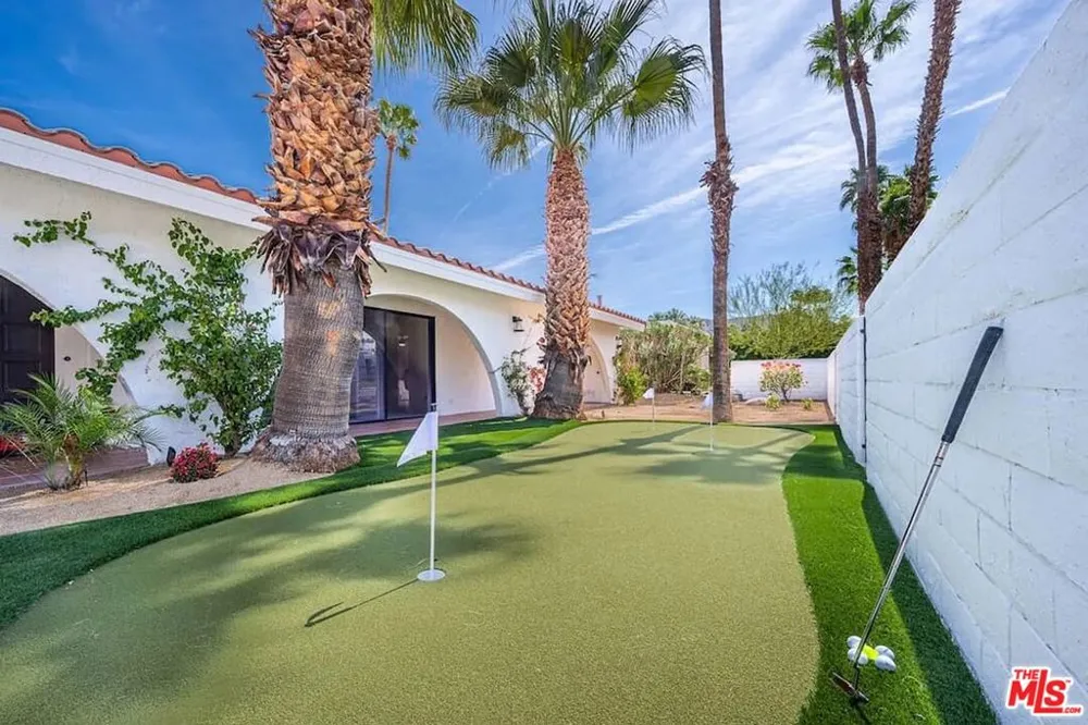 1970 S Joshua Tree Place Palm Springs, CA 92264
