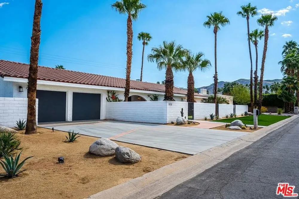 1970 S Joshua Tree Place Palm Springs, CA 92264