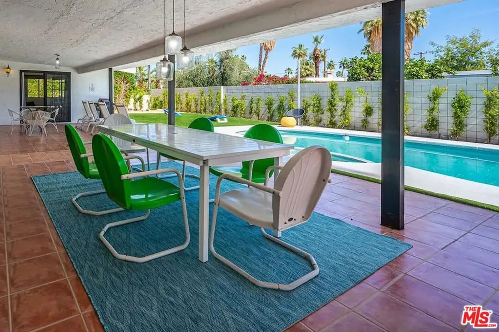 1970 S Joshua Tree Place Palm Springs, CA 92264