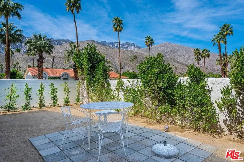 1970 S Joshua Tree Place Palm Springs, CA 92264