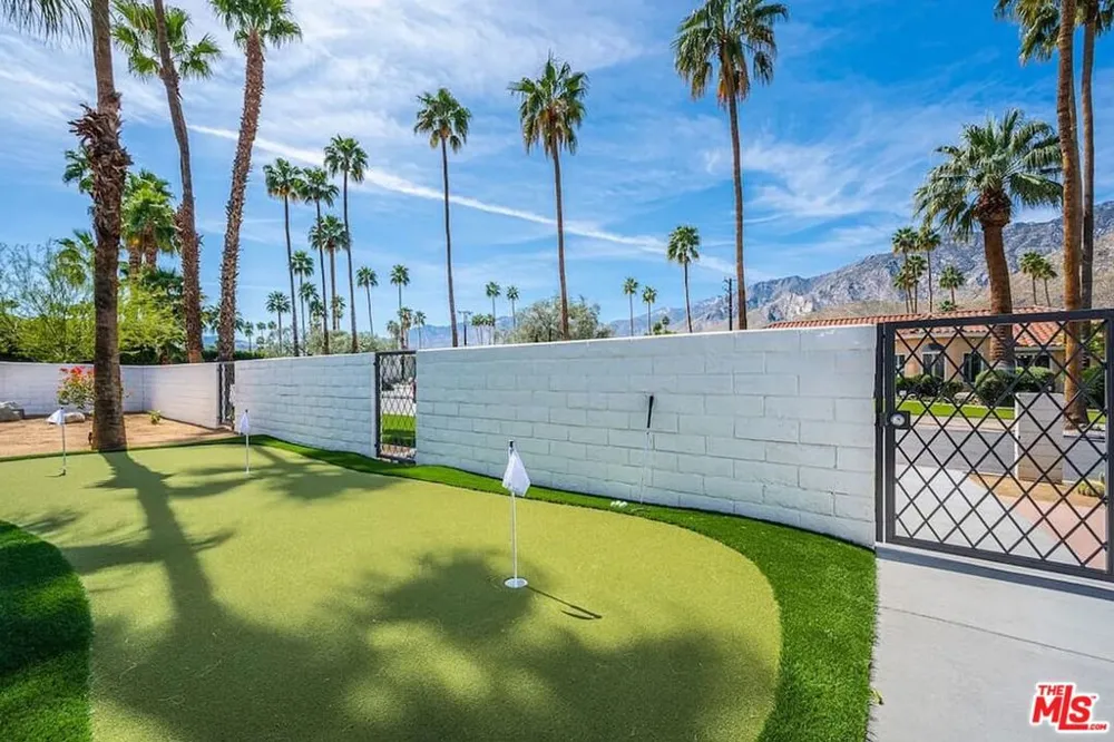 1970 S Joshua Tree Place Palm Springs, CA 92264