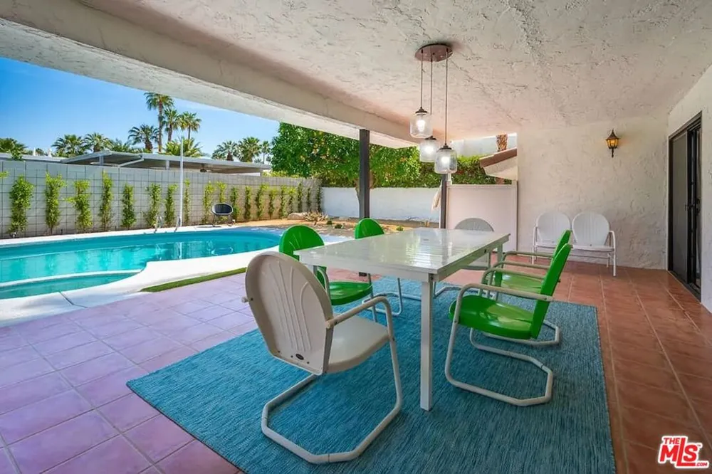 1970 S Joshua Tree Place Palm Springs, CA 92264