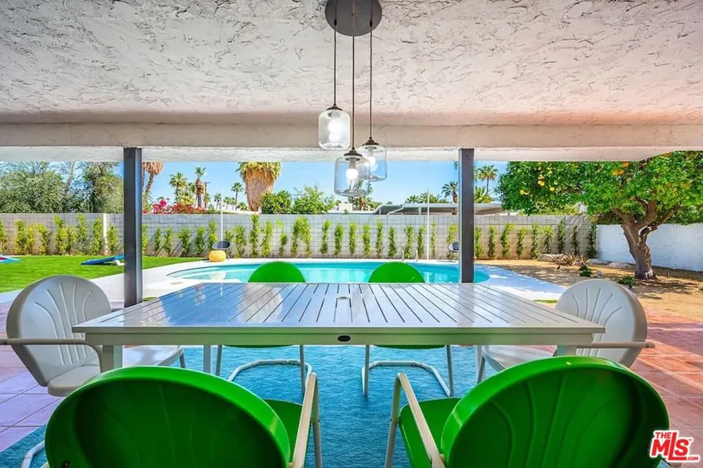 1970 S Joshua Tree Place Palm Springs, CA 92264