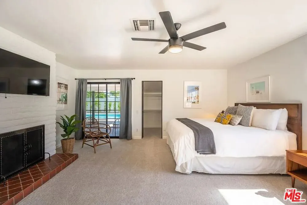 1970 S Joshua Tree Place Palm Springs, CA 92264
