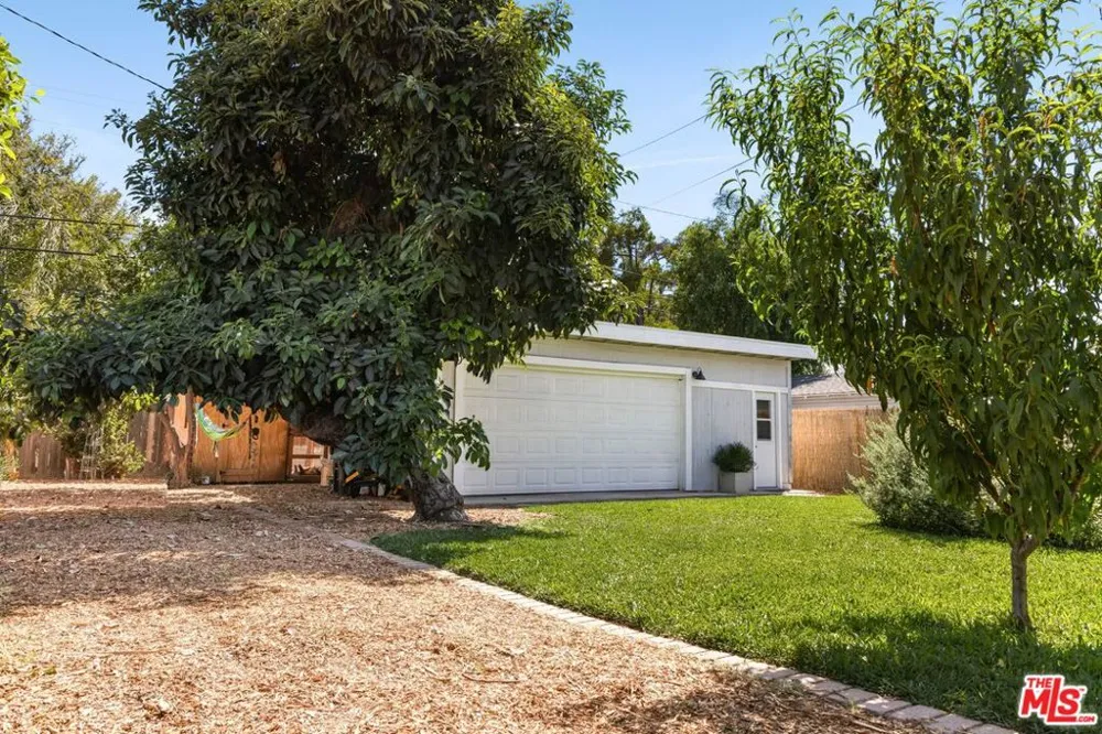 572 E Columbia Avenue Pomona, CA 91767