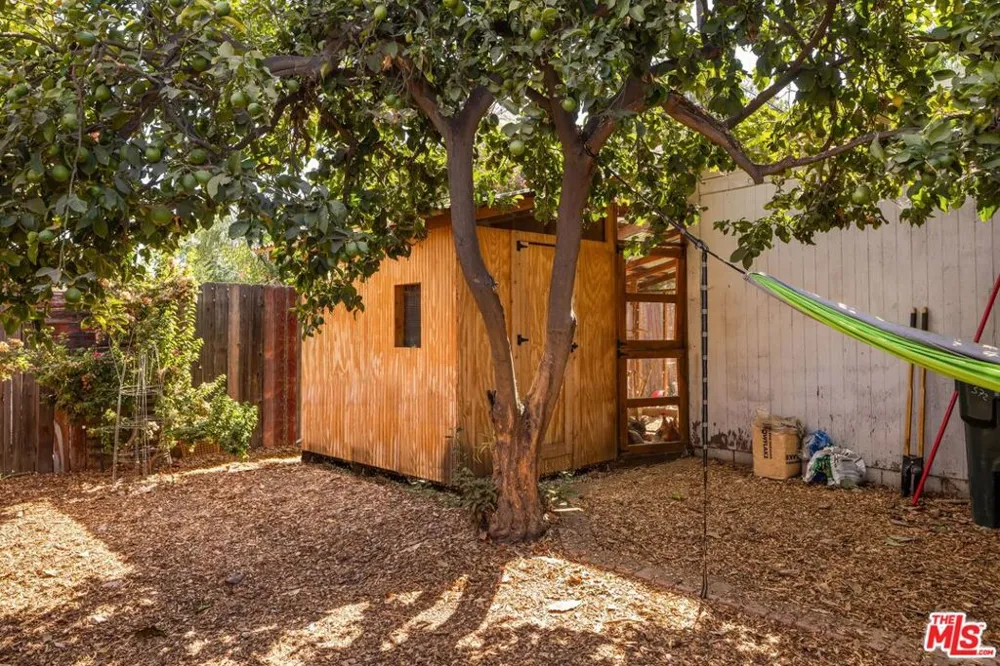 572 E Columbia Avenue Pomona, CA 91767