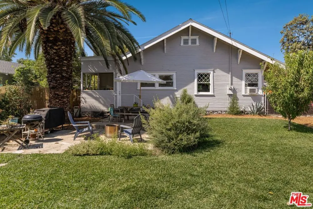 572 E Columbia Avenue Pomona, CA 91767