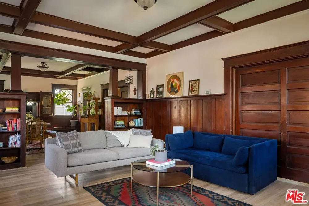 572 E Columbia Avenue Pomona, CA 91767