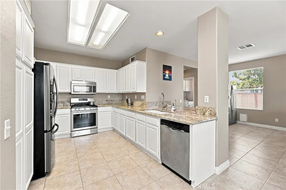 987 Chinotto Corona, CA 92881
