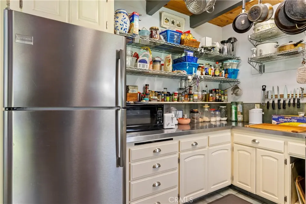 6733 Live Oak Drive Kelseyville, CA 95451