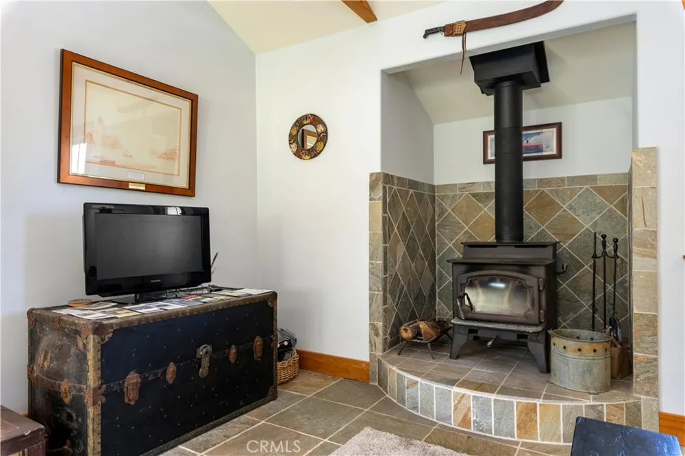 6733 Live Oak Drive Kelseyville, CA 95451