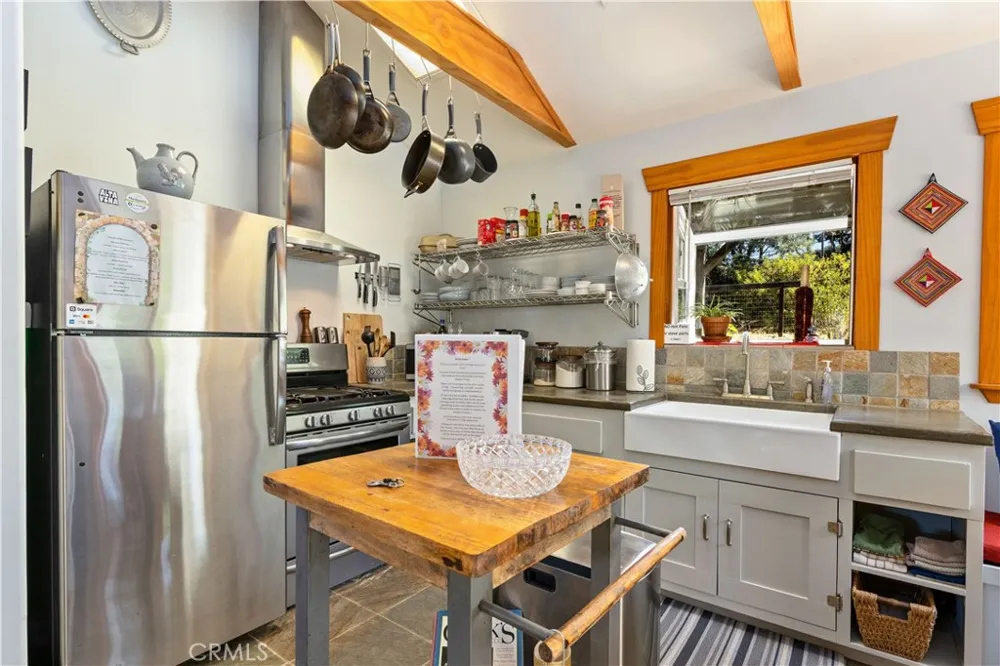 6733 Live Oak Drive Kelseyville, CA 95451
