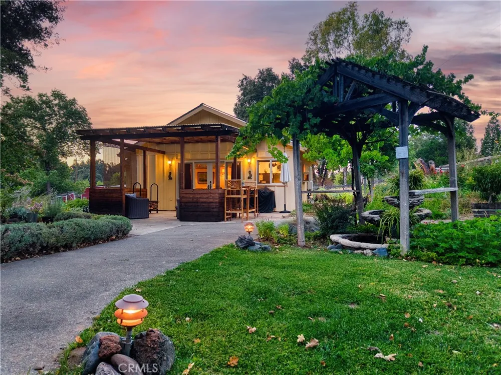 6733 Live Oak Drive Kelseyville, CA 95451