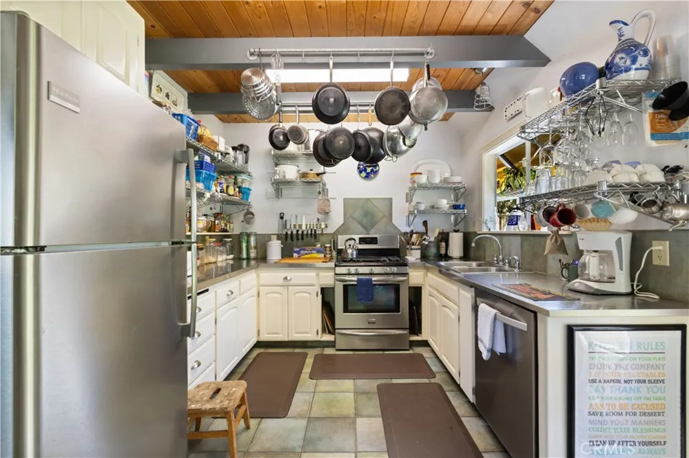 6733 Live Oak Drive Kelseyville, CA 95451