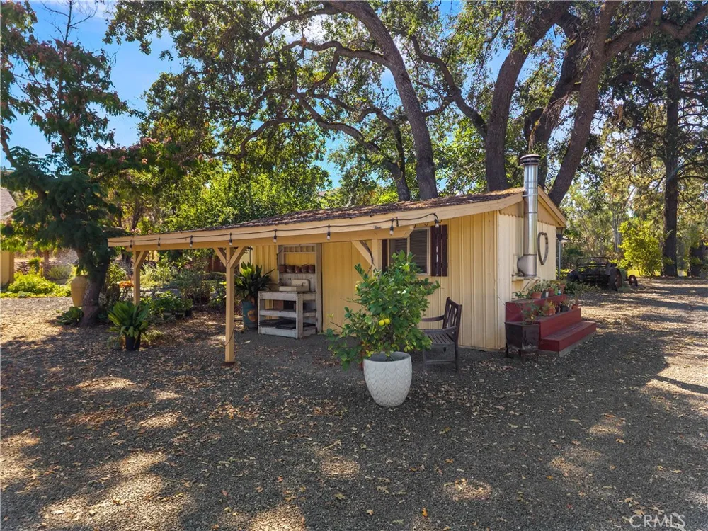 6733 Live Oak Drive Kelseyville, CA 95451