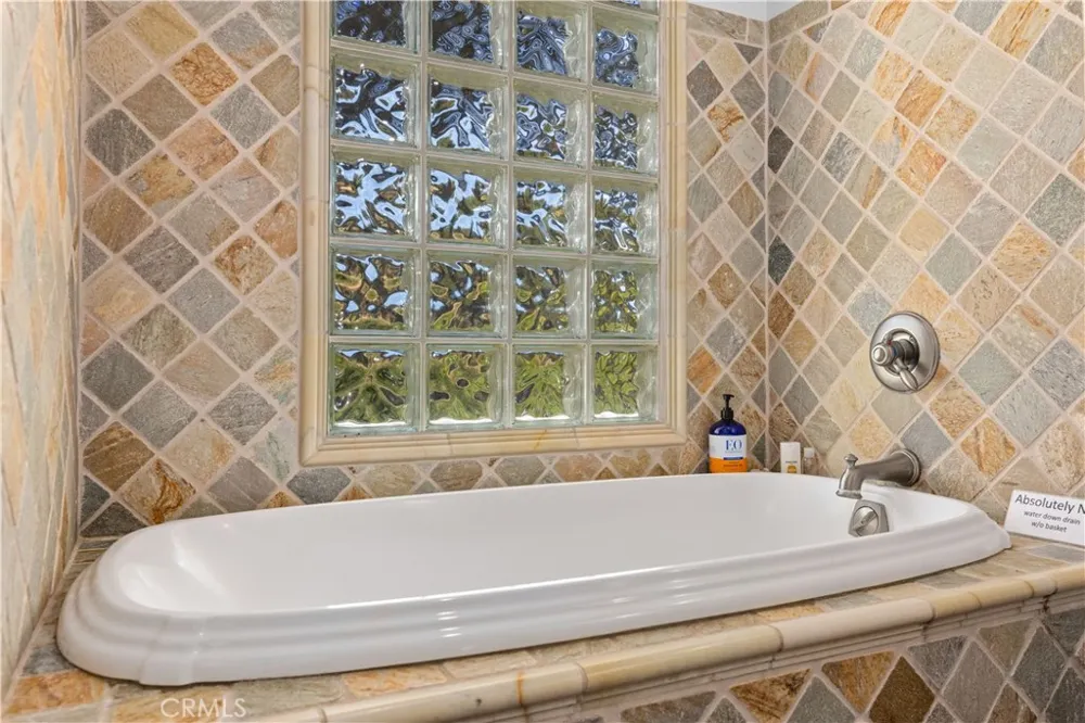 6733 Live Oak Drive Kelseyville, CA 95451
