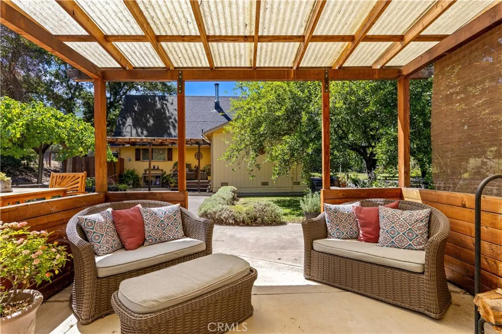 6733 Live Oak Drive Kelseyville, CA 95451