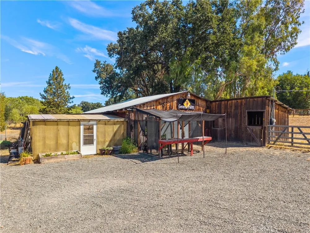 6733 Live Oak Drive Kelseyville, CA 95451