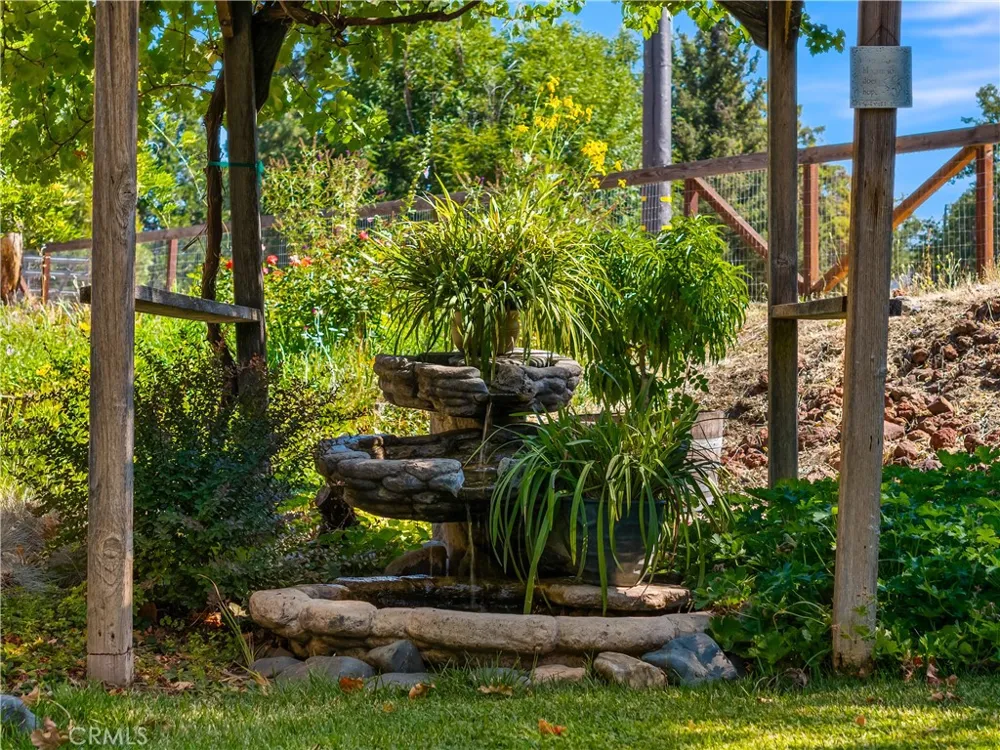 6733 Live Oak Drive Kelseyville, CA 95451