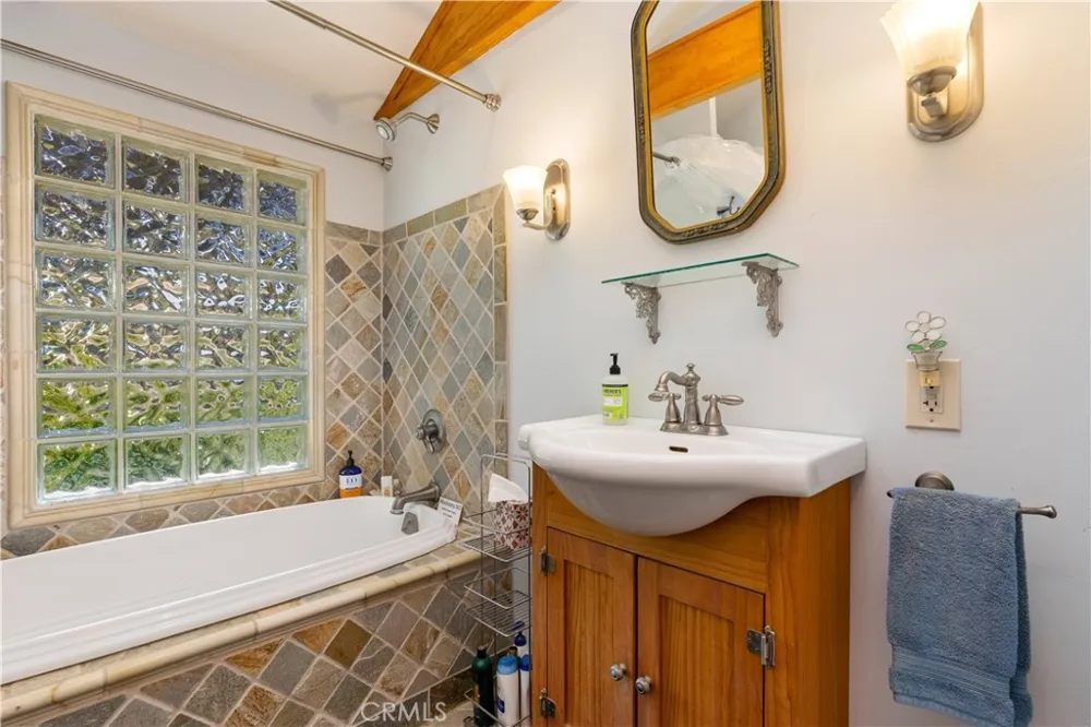 6733 Live Oak Drive Kelseyville, CA 95451