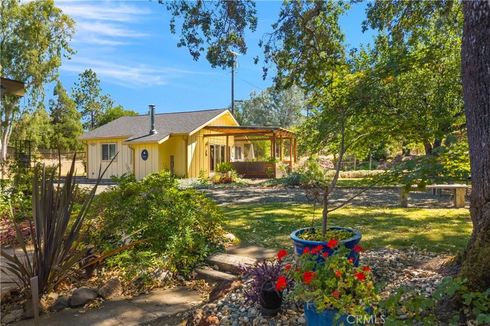 6733 Live Oak Drive Kelseyville, CA 95451