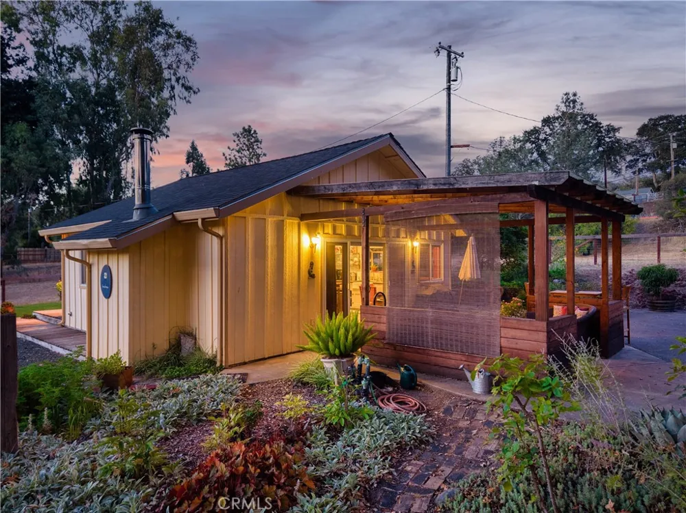 6733 Live Oak Drive Kelseyville, CA 95451